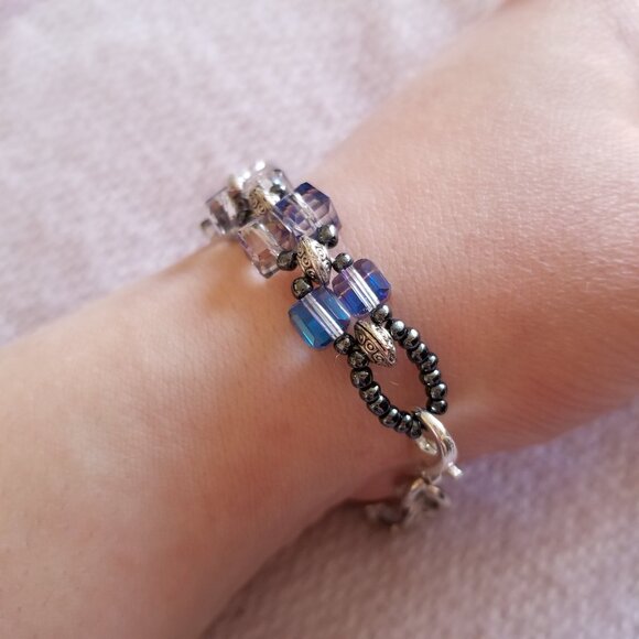 New handmade woven crystal bracelet with iridescent crystal cube beads - Picture 3 of 11